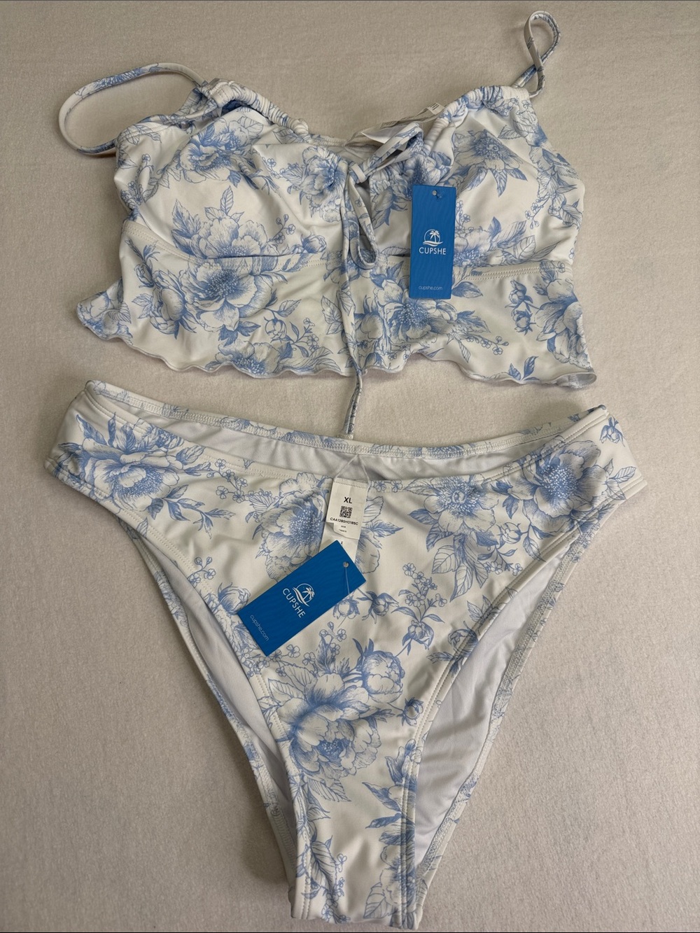 Cupshe White and Blue Floral Lace-Up Bikini Set